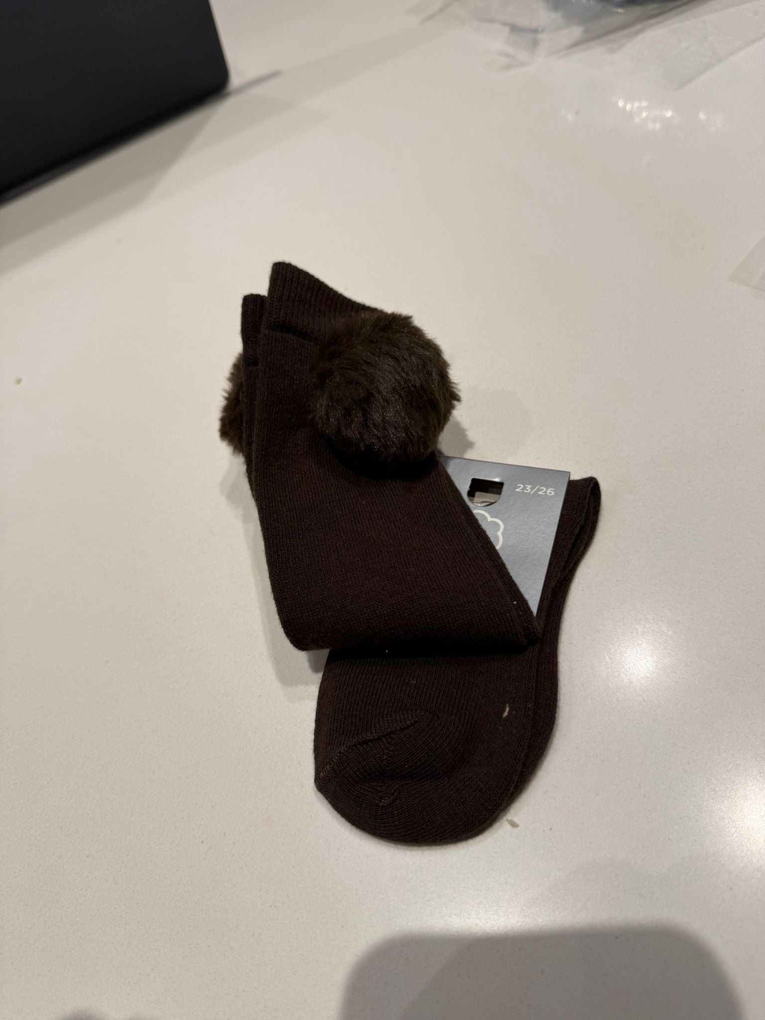 Kniekousjes met pompon bruin